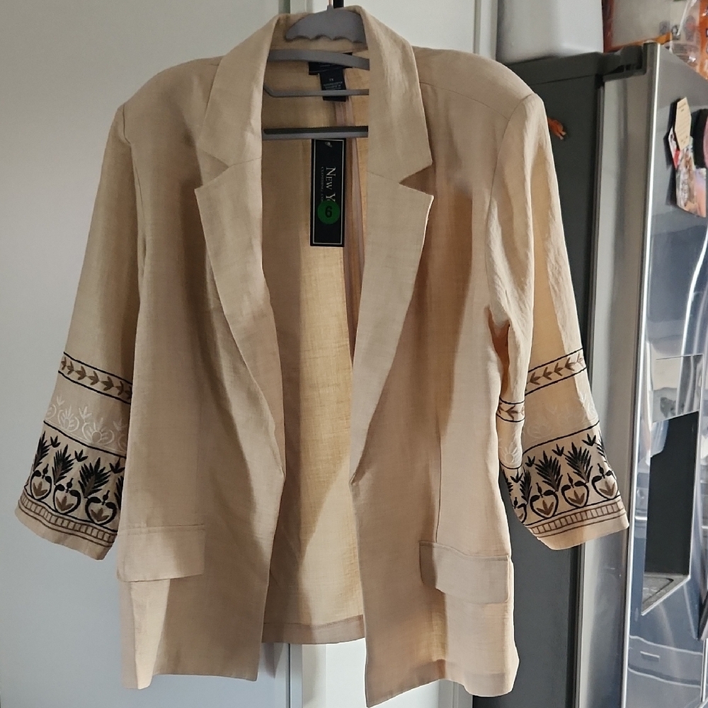 Elegant Beige Blazer with Black Embroidery